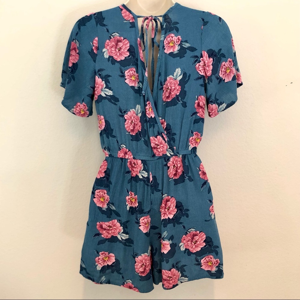 🪴3x$20 SALE Short Romper Blue/Pink Floral XS - Picture 2 of 8